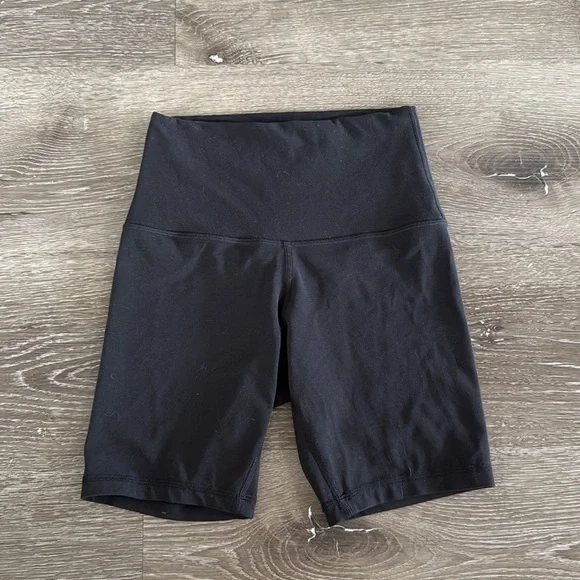 Lululemon Align 6” Shorts - Black, size 2 - Picture 2 of 5